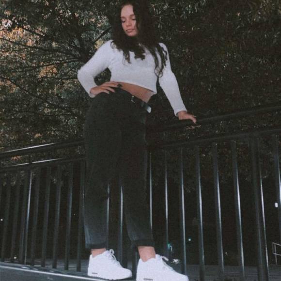 Meet your Posher, Alexis - Picture 1 of 1